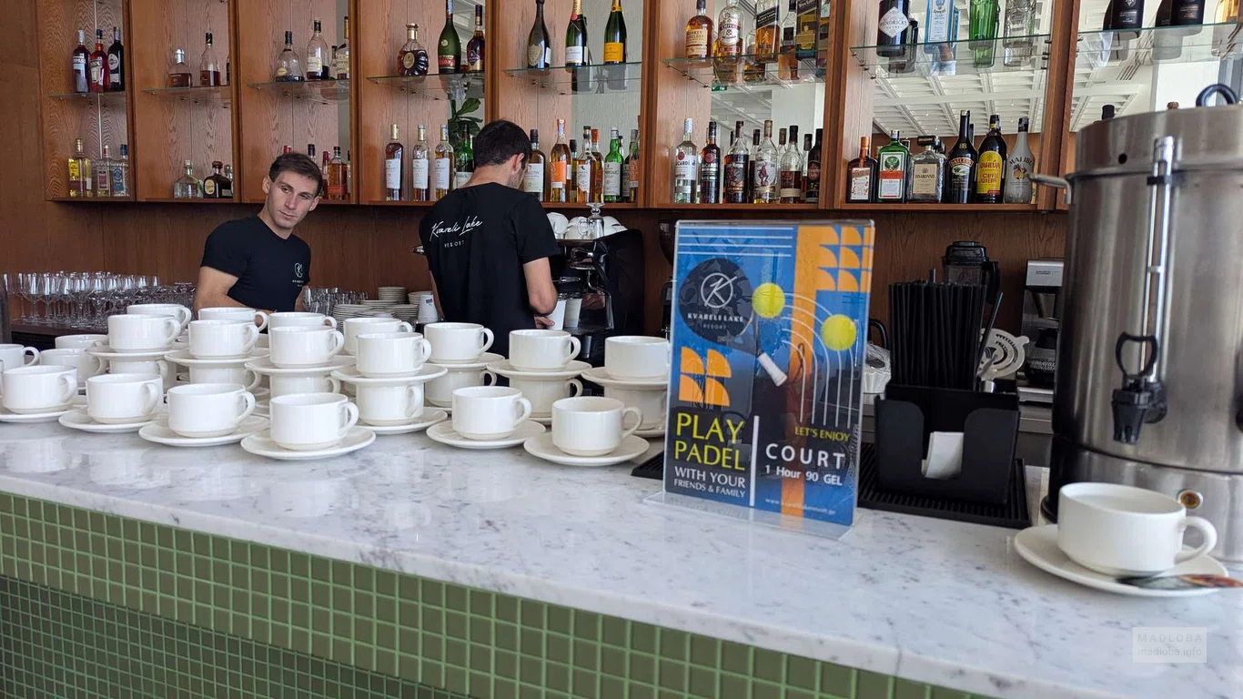 Шведский стол в отеле Kvareli Lake Resort в Кварели