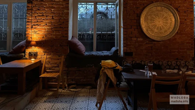 Kvartira №0 в Тбилиси — крафтовый бар, коктейли, музыка