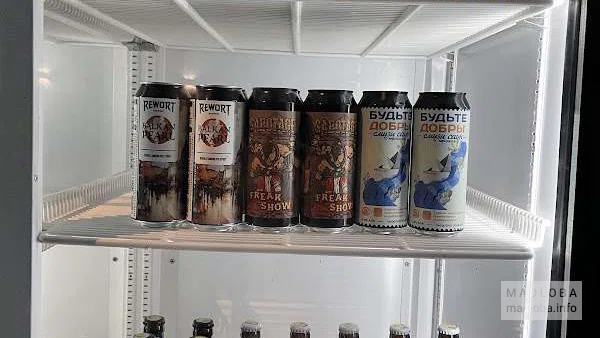 Пиво в холодильнике бара Kvartira №0
