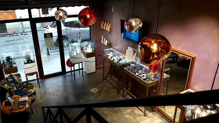 La Ladrona jewelry boutique