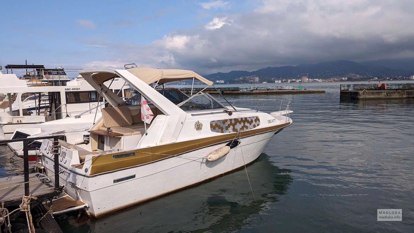 yacht Lady Nini in the port