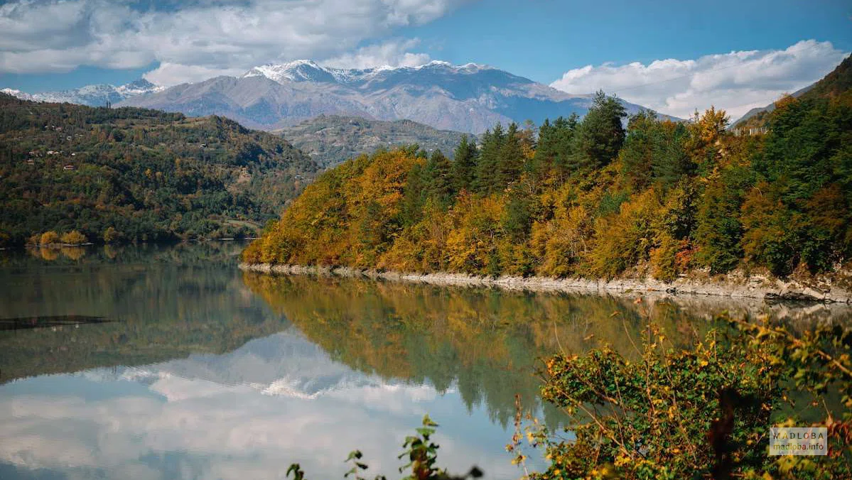 Ладжанурское водохранилище — бирюзовый простор Рачи