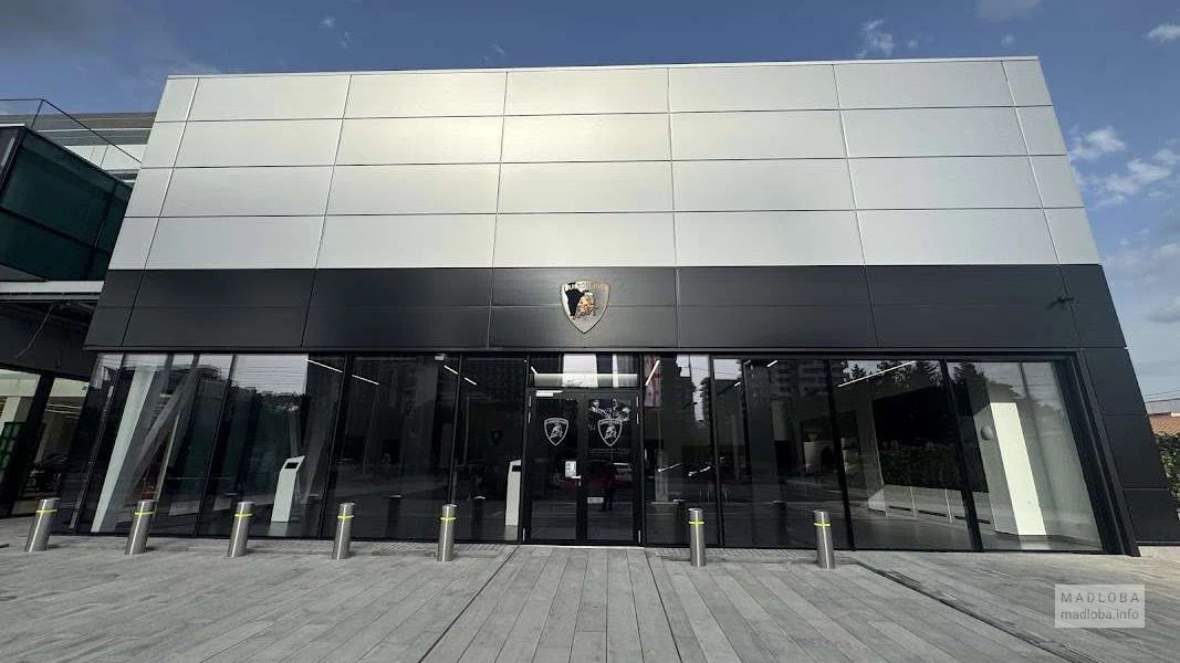 Первый автосалон Lamborghini в Грузии