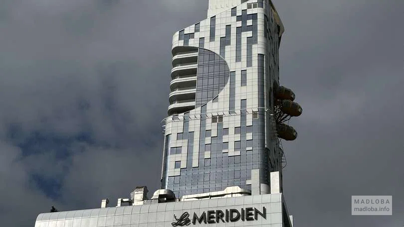 Вид здания отеля Le Méridien Batumi