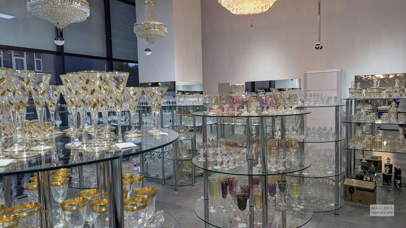 Фужеры в магазине Leader Hub в Батуми