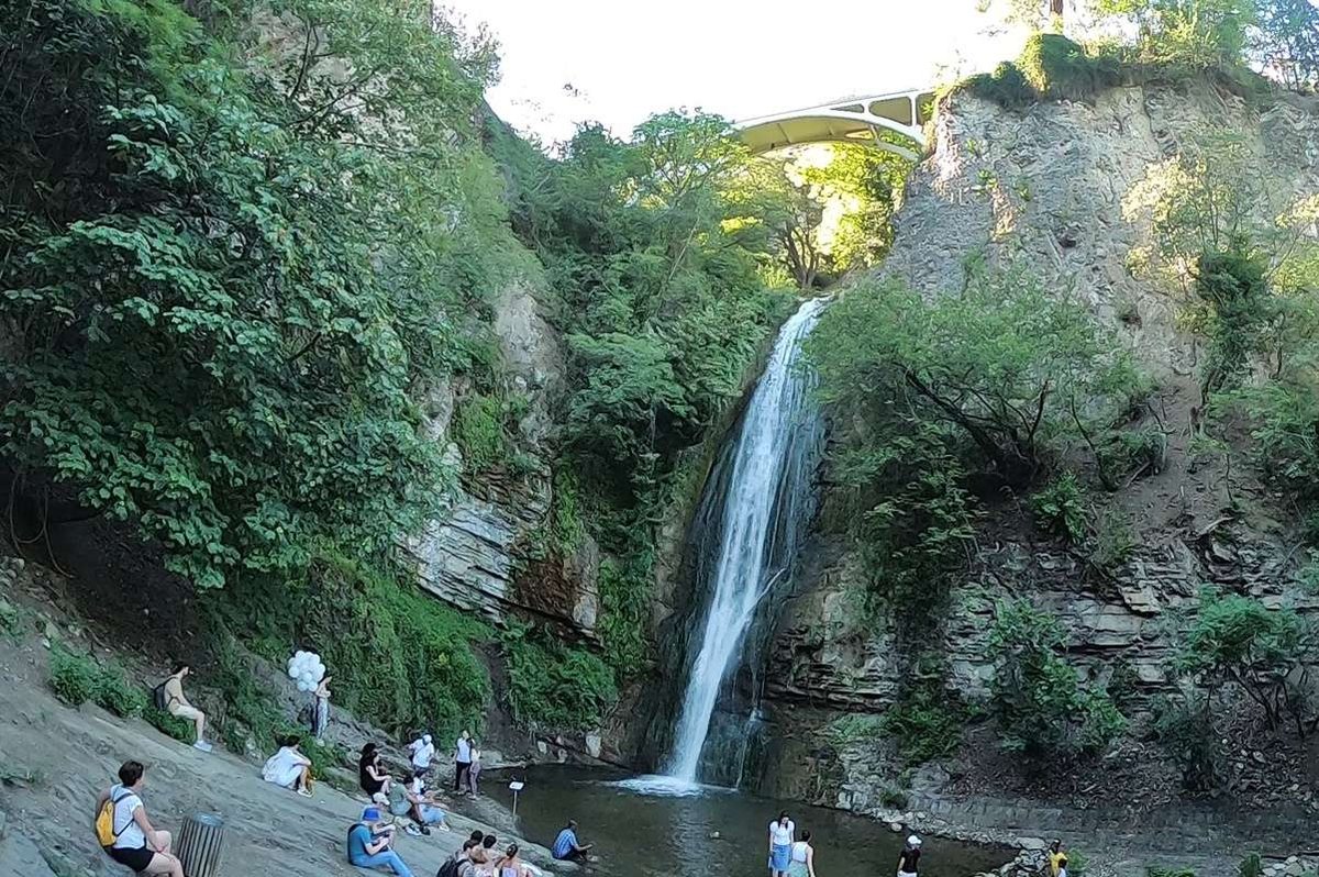 Legvtakhevi Waterfall