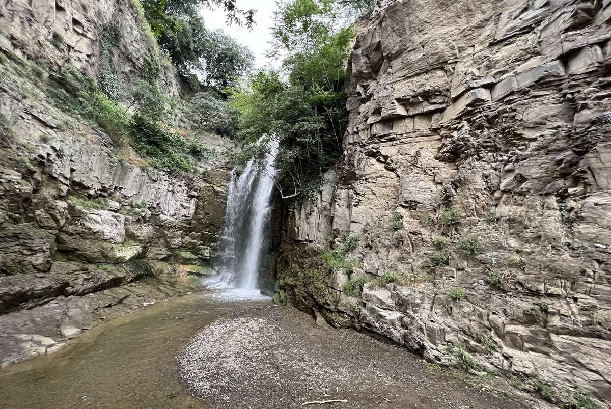 Legvtakhevi Waterfall