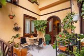 Lia's Guest House