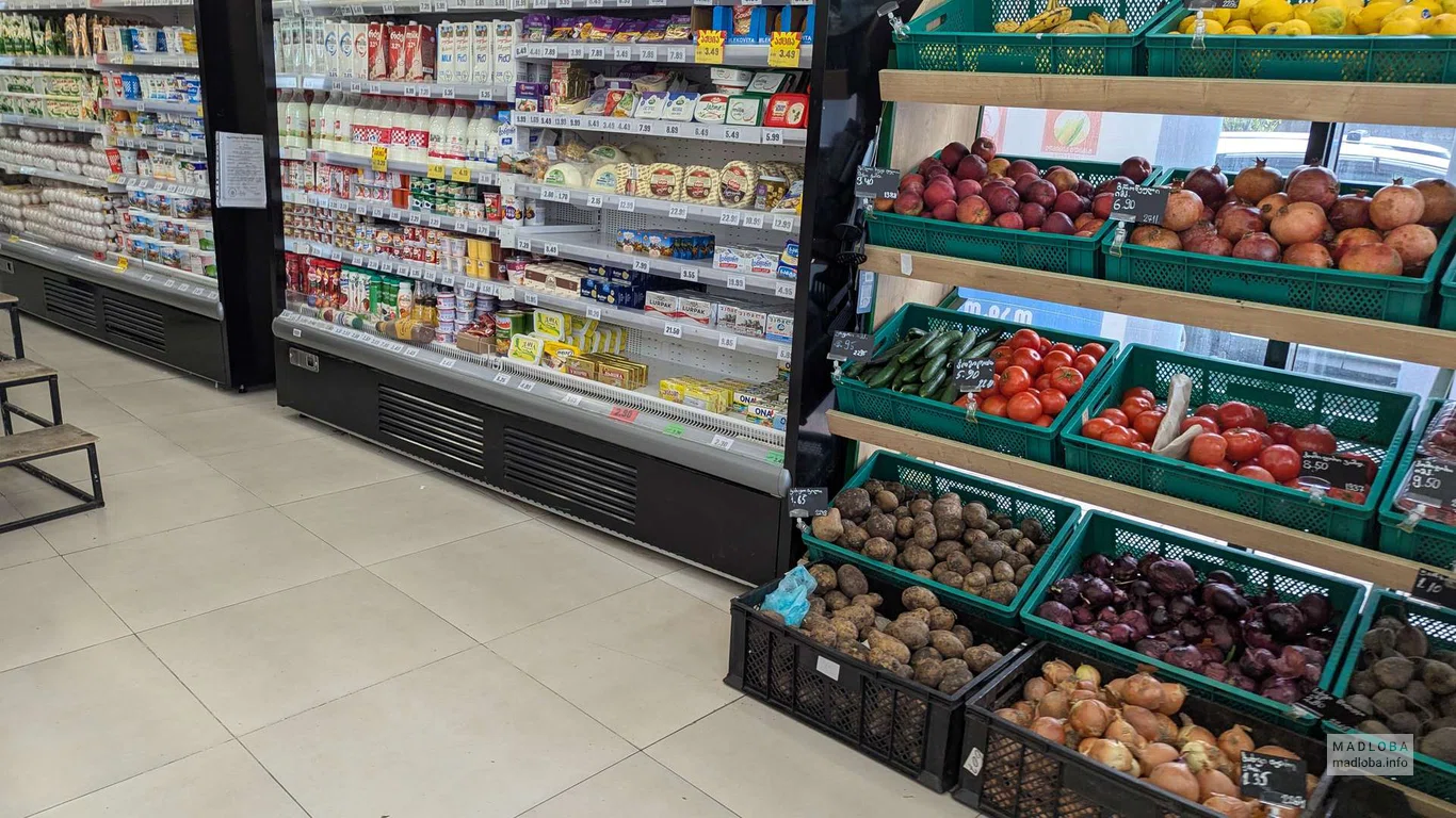 Овощи и фрукты в магазине Libre