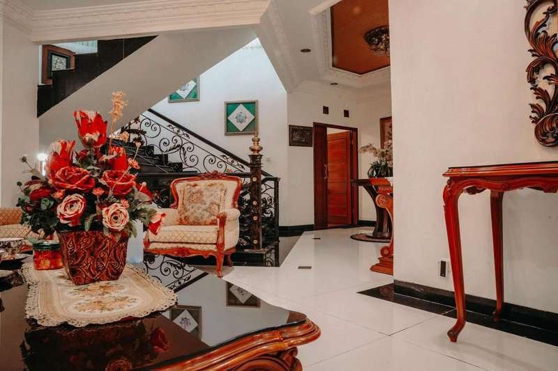 Lobby in a boutique hotel.max-800x600