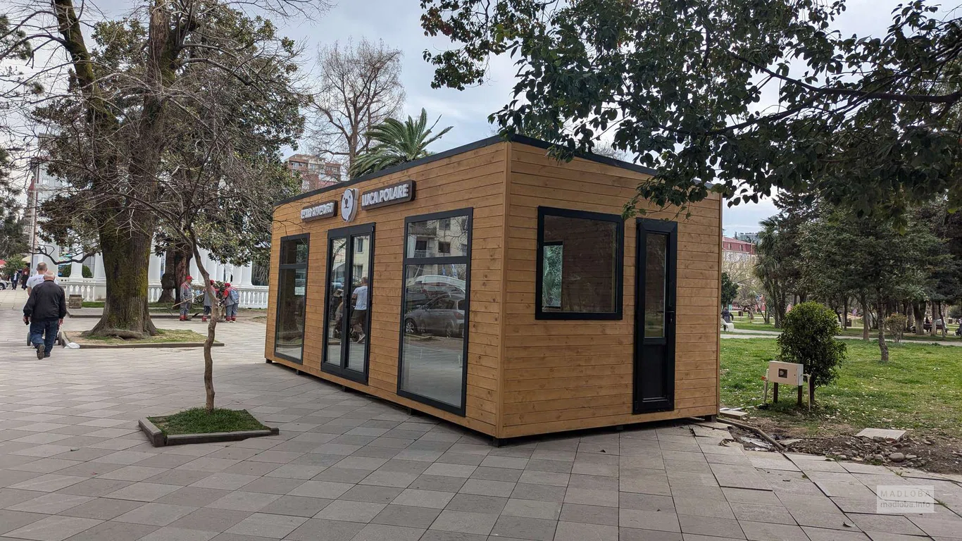 Киоск c мороженым Luca Polare в Батуми