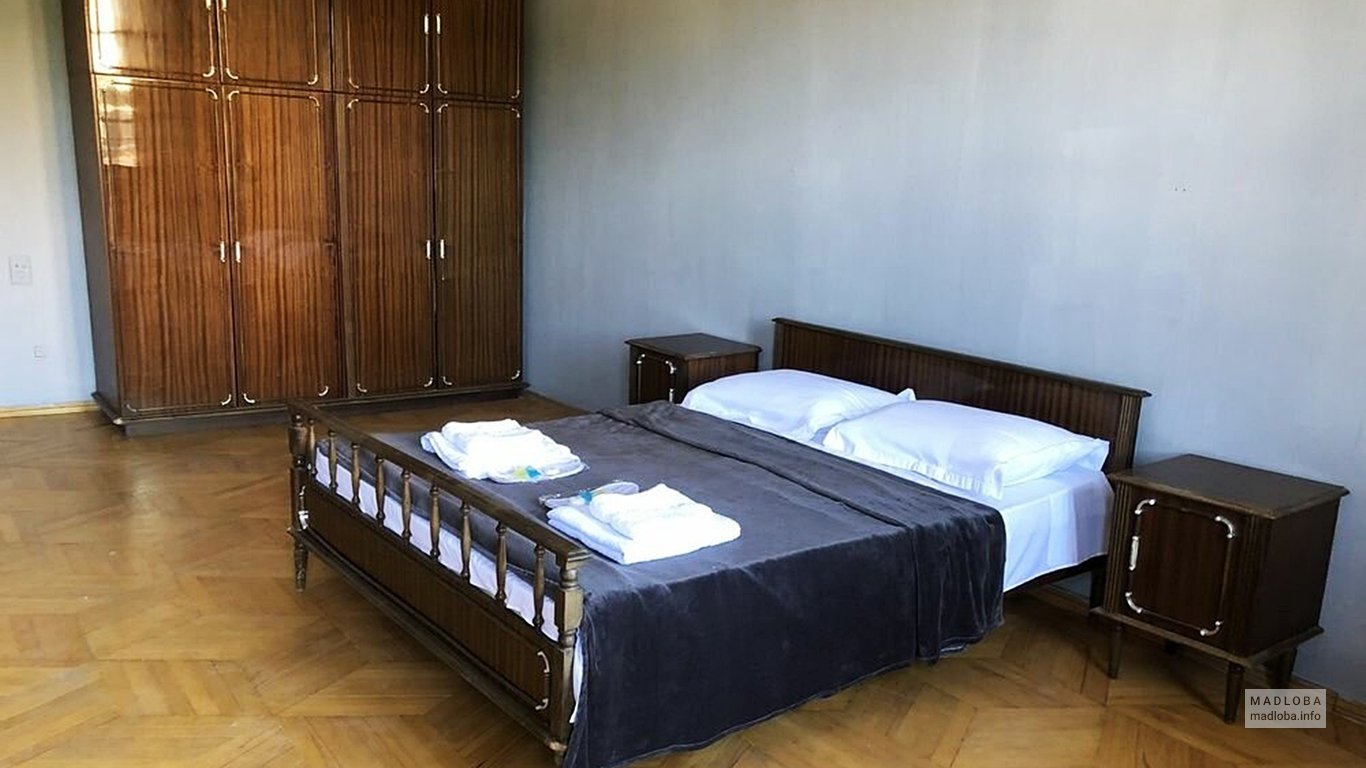 Кровать в номере Lucky Family Hotel в Грузии