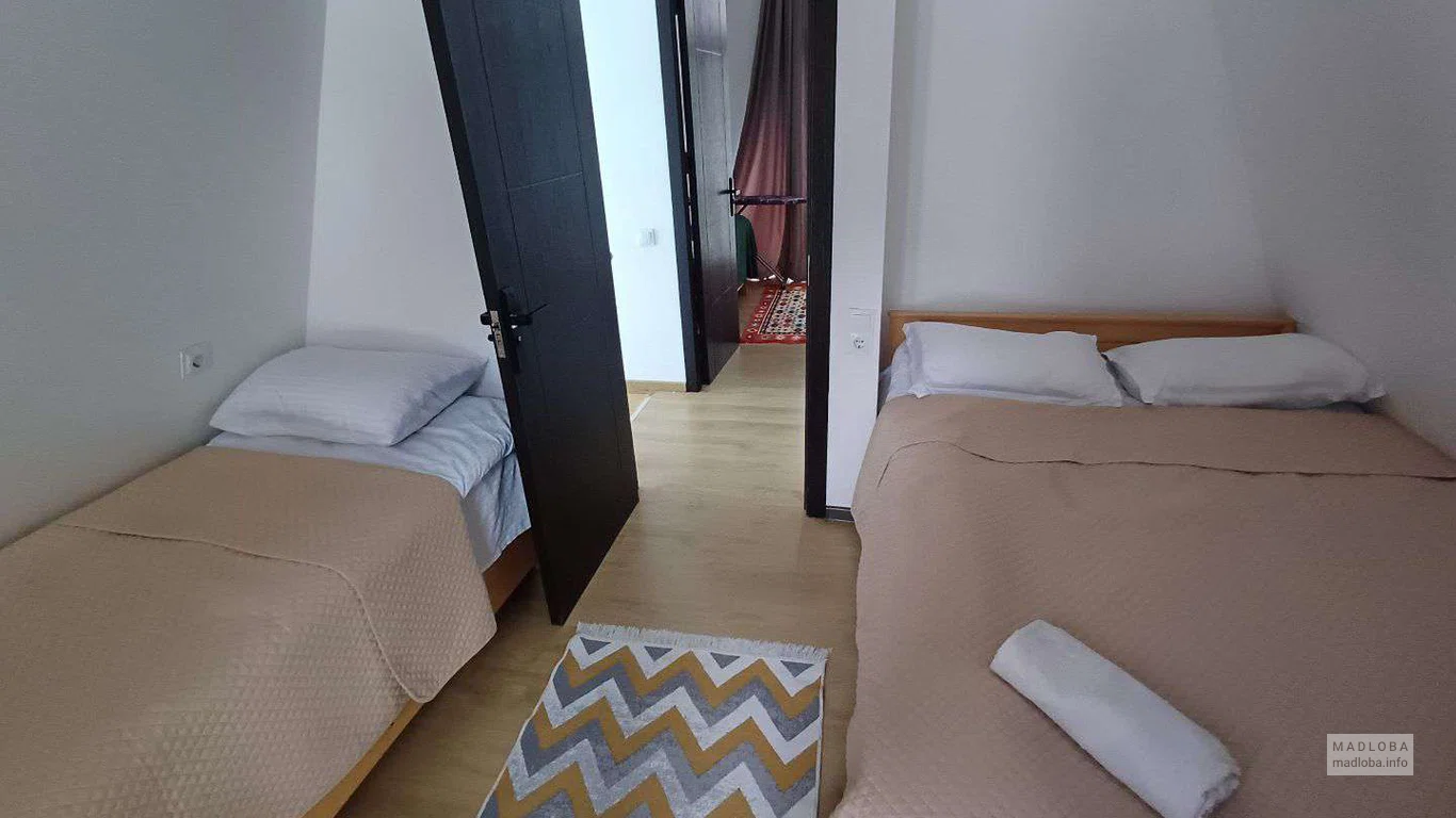 трехместная спальня в Luma Cottage Borjomi