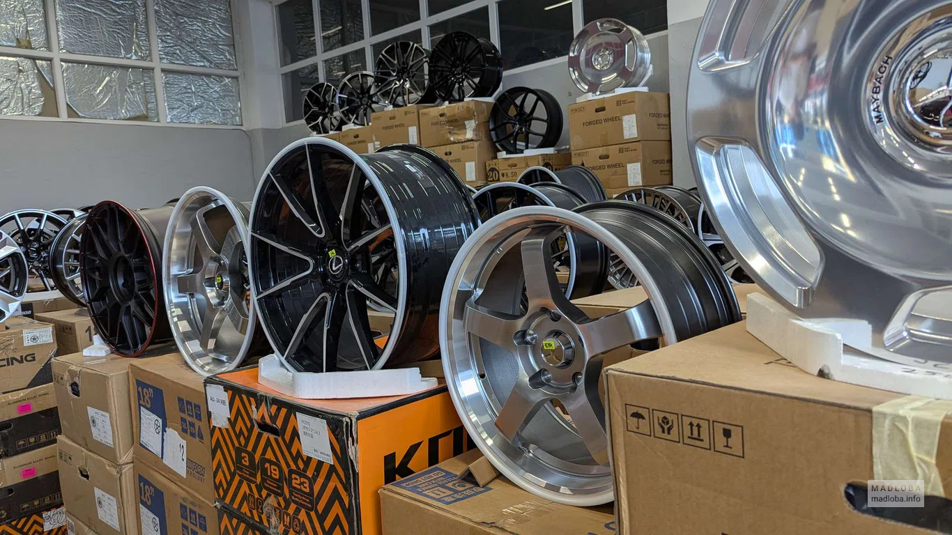 Большой выбор дисков на колеса авто в магазине на Орбелиани 39
