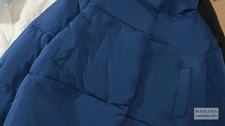 Ассортимент женских курток в магазине Шопинг Хуб