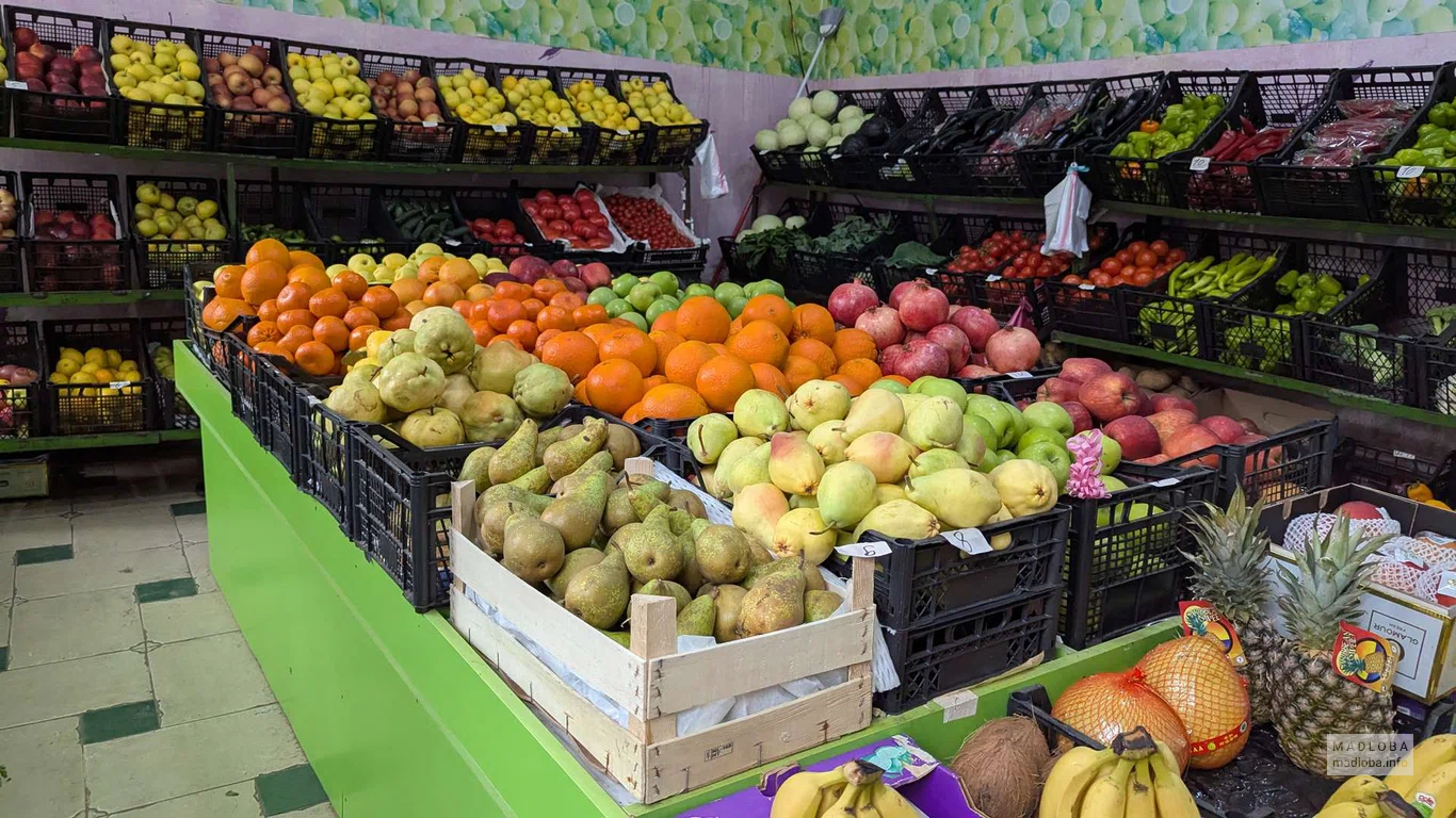 Магазин овощей и фруктов в Батуми