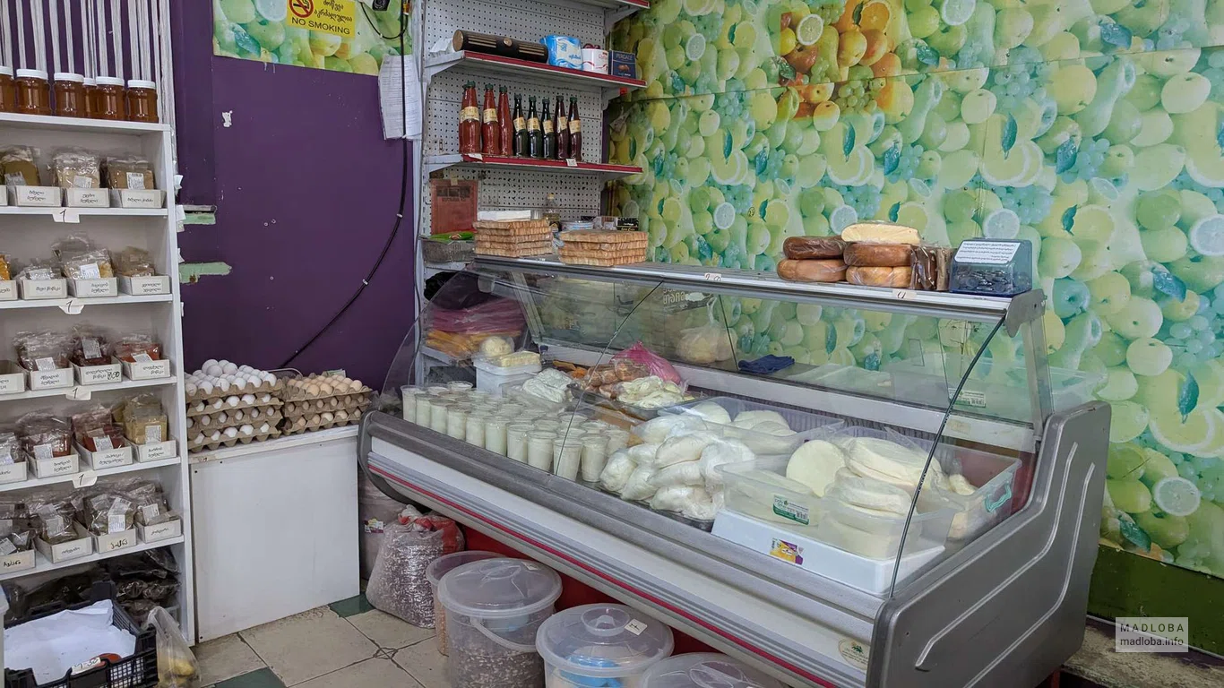 Яйца и молочная продукция в магазине на улице Меликишвили 39