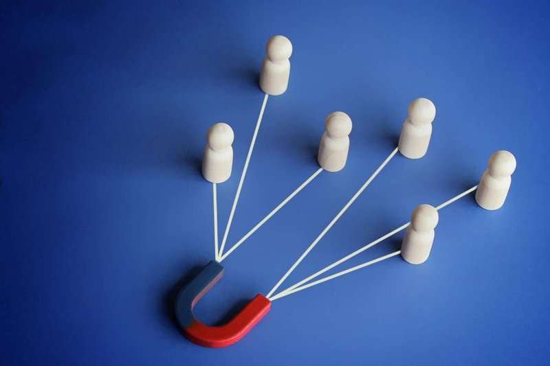 A magnet attracts people's signatures - the concept of attracting customers