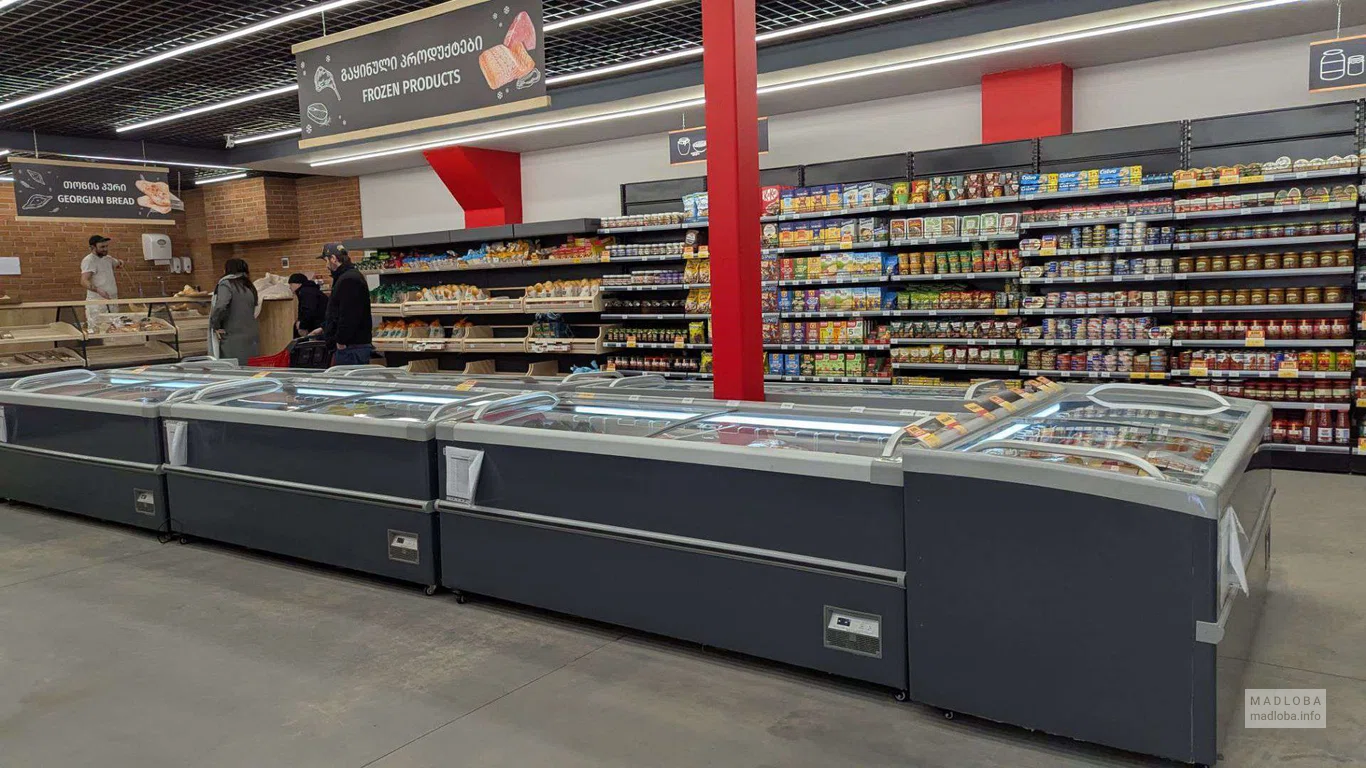 морозильные камеры в супермаркете "Magniti" в Боржоми