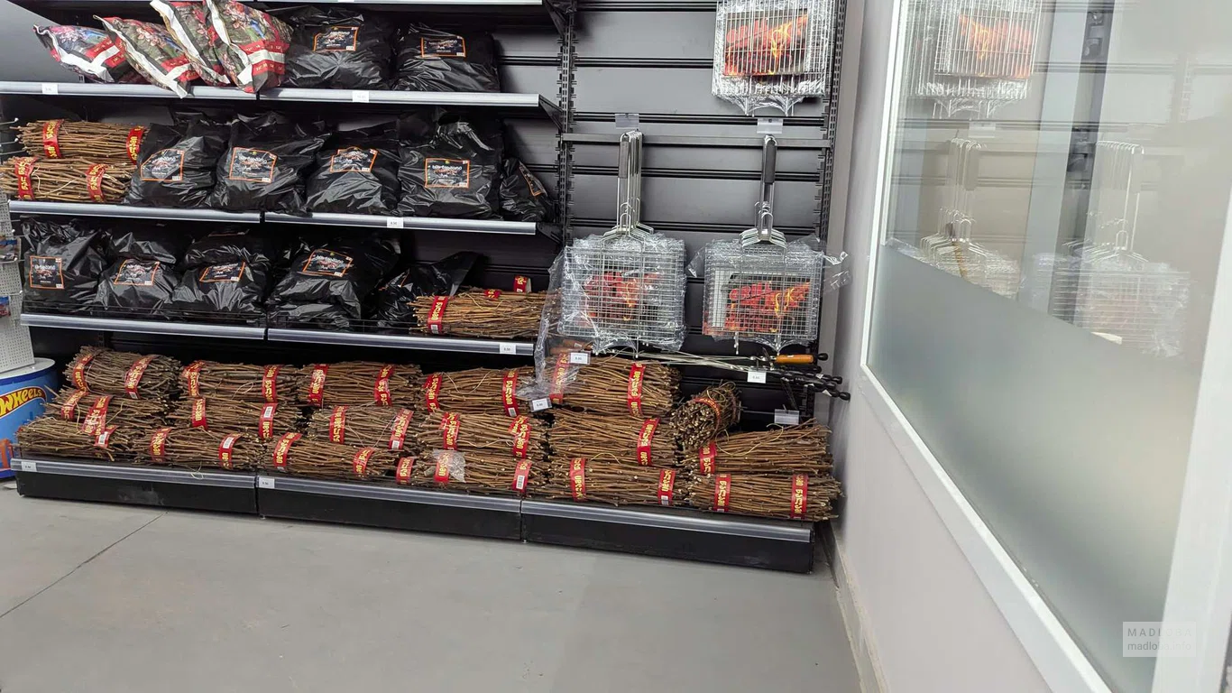 товары для пикника в магазине Magniti в Боржоми