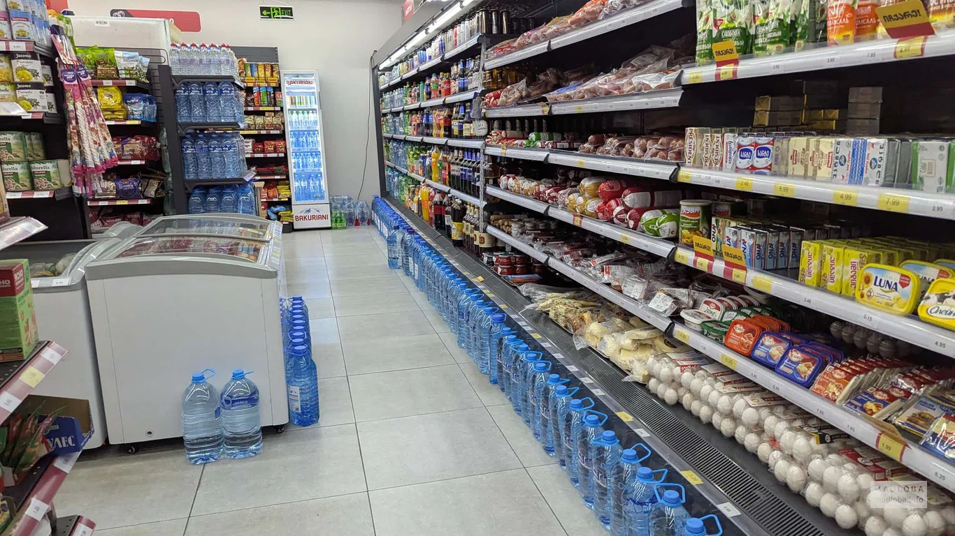 Большой ассортимент товаров в магазине Magniti