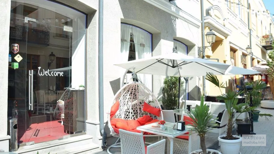 Летние столики в Mais Bar & Restaurant