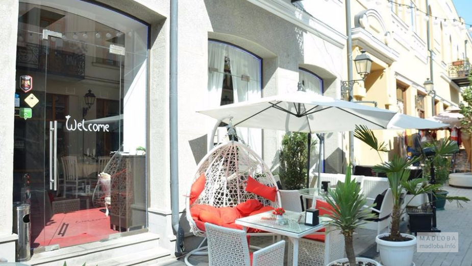 Летние столики в Mais Bar & Restaurant