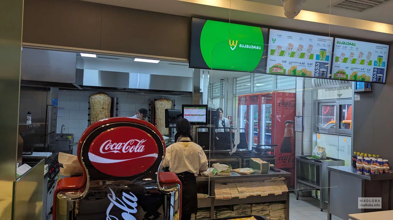 Процесс приготовления шаурмы в МакШаурма