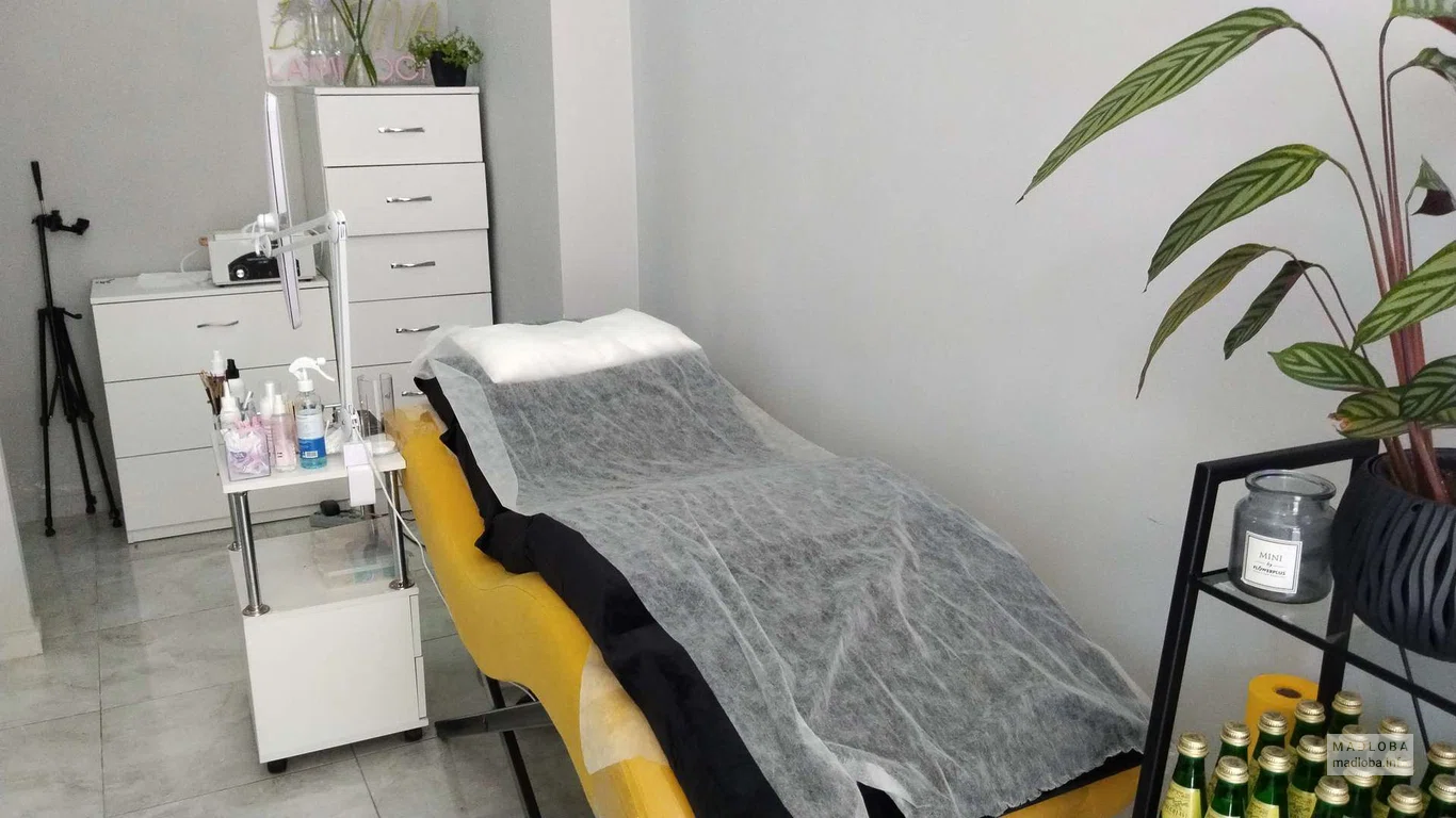 Студия бровей и ресниц Make me lashes процедурное кресло