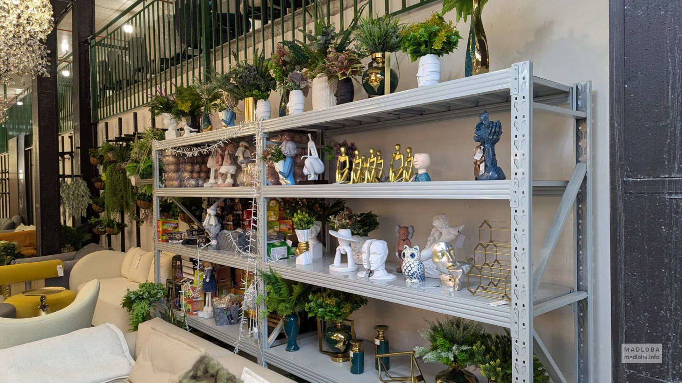 декор в магазине MamuLux в Батуми