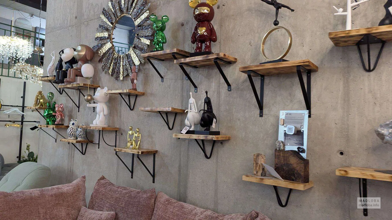 интерьер магазина MamuLux в Батуми