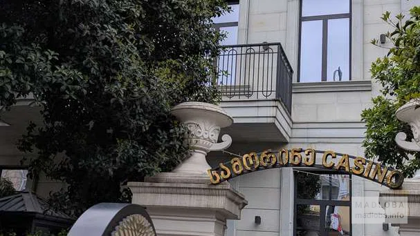Вход в казино Mandarin Club House