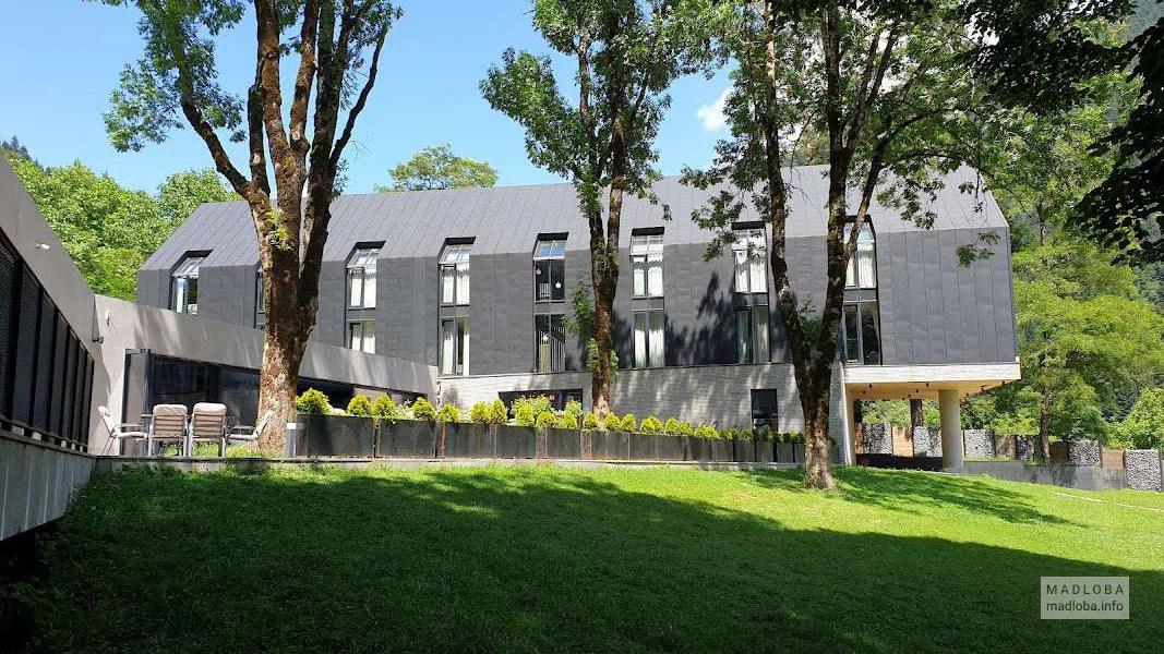 Manino Utsera — горный курорт с минеральными источниками и отелем в Имеретии 🌿⛰️