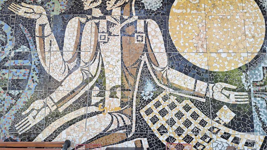 Советское панно на павильоне Expo Georgia