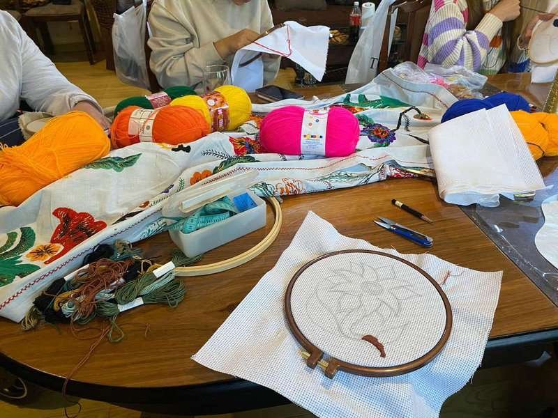 A master class with an embroidery master at the Sunshine Museum of Decorative and Applied Arts