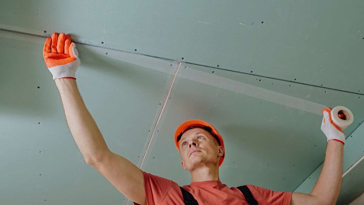 Drywall master Hamlet Dumbadze