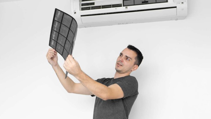 Air conditioner master Alexander Shubitidze