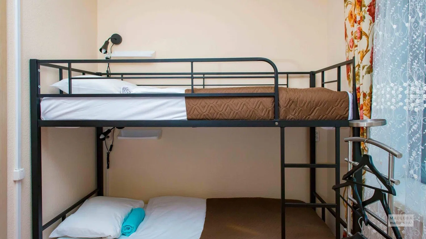 Кровати двуярусные в хостеле Matara