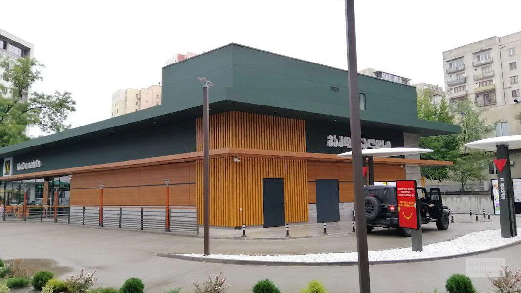 Ресторан быстрого питания "McDonald's (Isani Mall)"