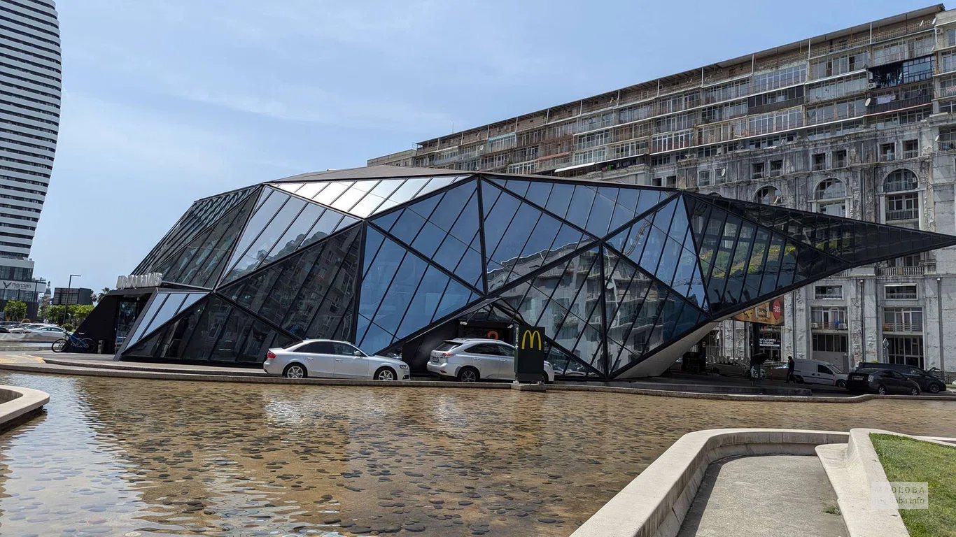 McDonald's около ЖК Белая Магнолия