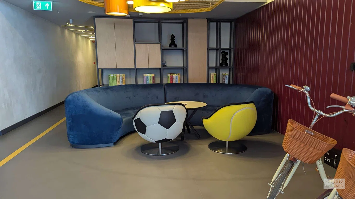 Мягкий уголок для отдыха в Mega Gym Fitness