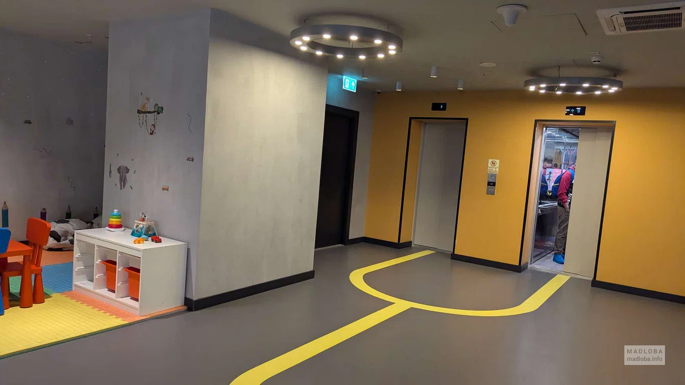 Лифт в Mega Gym Fitness