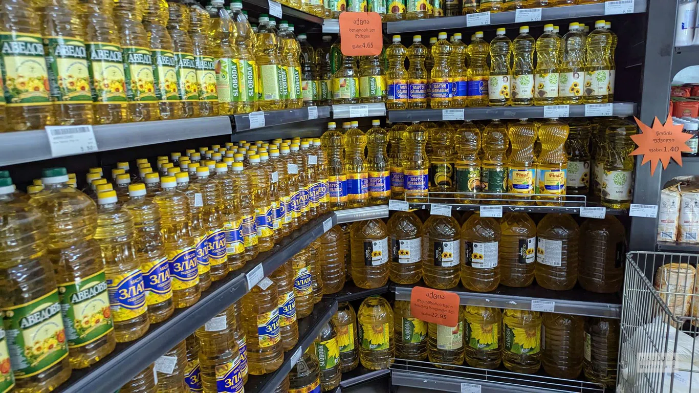 Масло подсолнечное в магазине Mega Star в Батуми