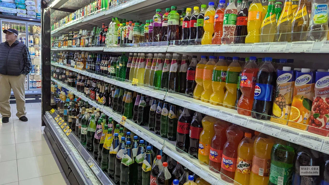 Напитки в магазине Mega Star в Батуми