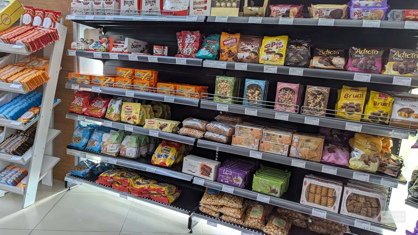 Сладости в магазине Mega Star в Батуми