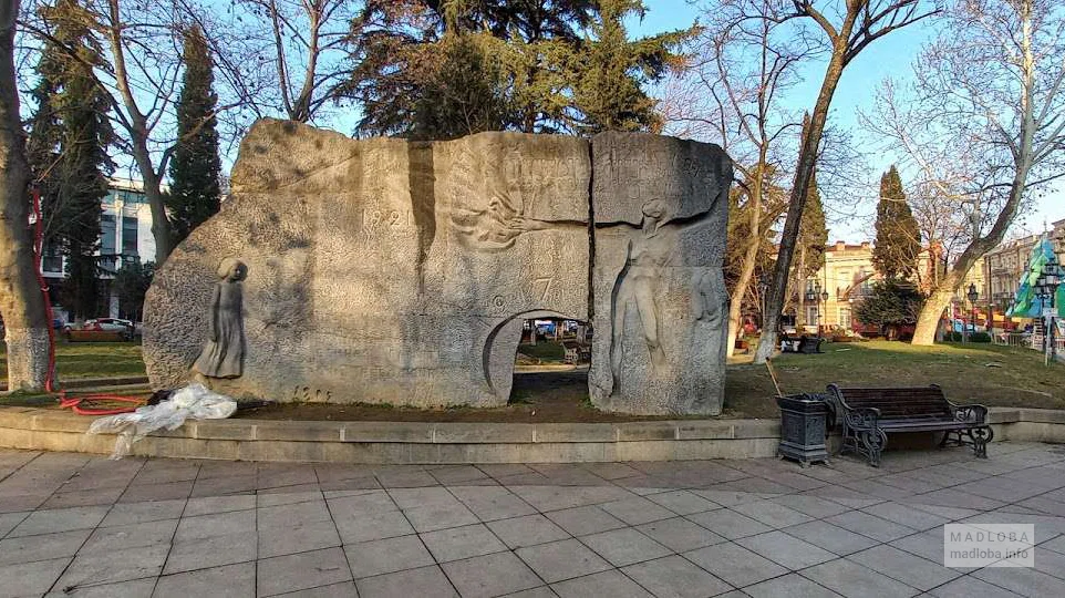 Мемориал "Герои революции" в Тбилиси