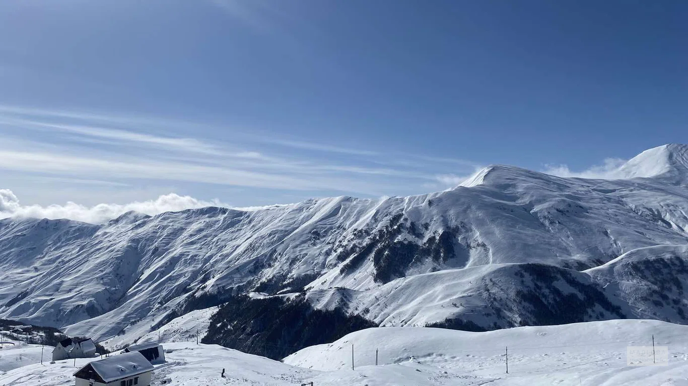 Вид на горы в мини-отеле «Mountain Dreams House» в Гудаури