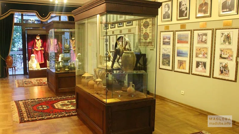 Композиции музея и центра азербайджанской культуры