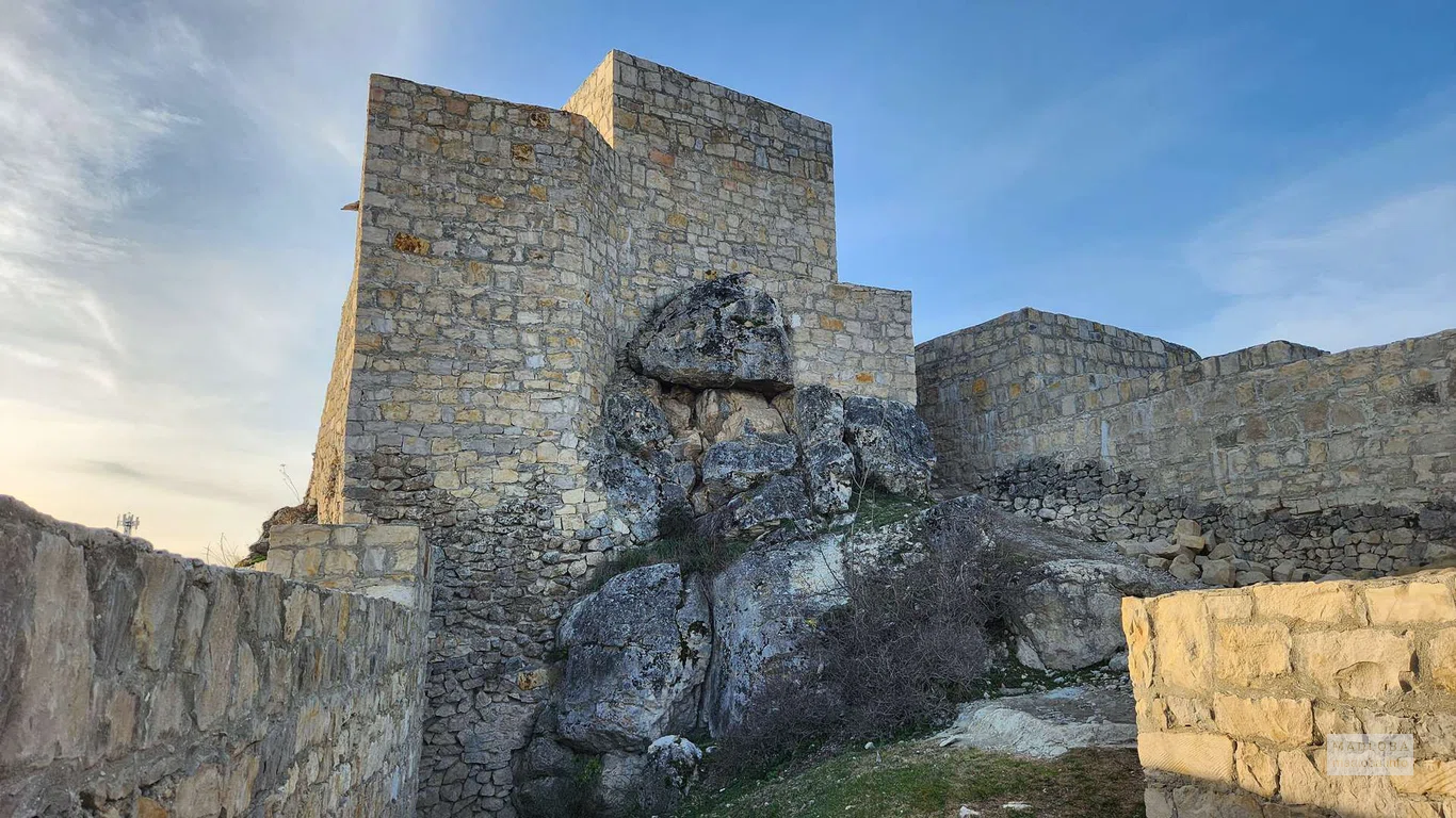 Modinakhe Fortress