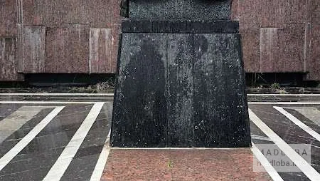 могила неизвестного солдата в парке Ваке в Тбилиси